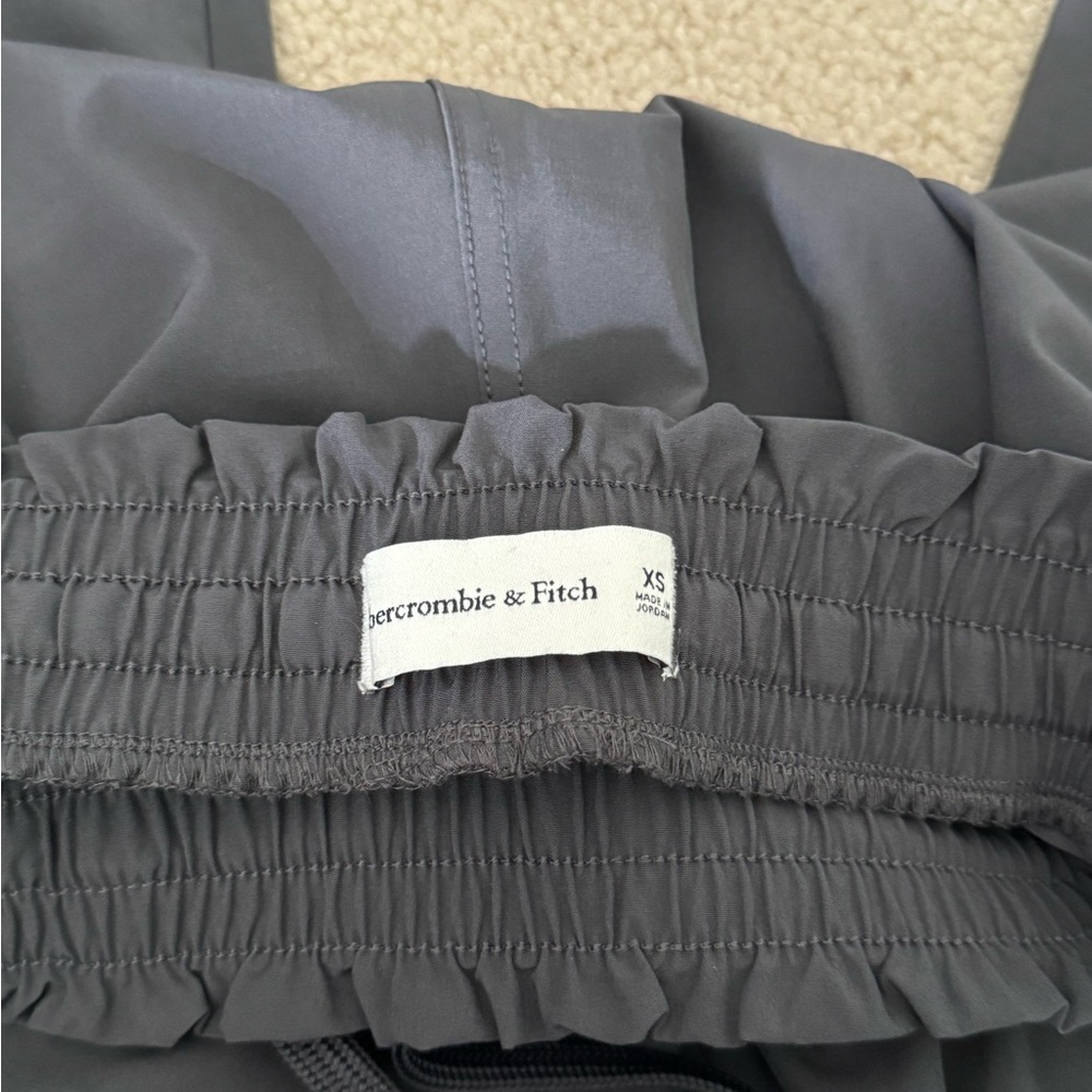 Abercrombie and Fitch Women’s Jogger Pants - Picture 3 of 3